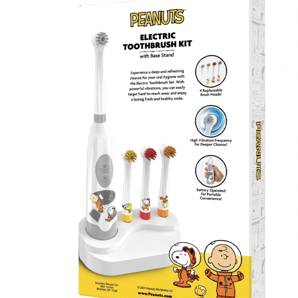 Peanuts Yellow and White Electric Toothbrush Set